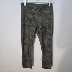 Lululemon Women's Green Camo Capri Leggings Size 4